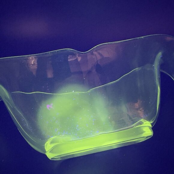 Heisey Glass Scroll Droop End Wing Oval Centerpiece Bowl Manganese 365nm UV Glow - Picture 2 of 16